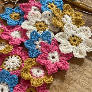 Pattern: 7 daisies in 1 pattern