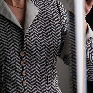 GIORGIO ARMANI Charcoal Chevron Pattern Linen Cropped Blazer w/ Silver Silk Lining Made in Italy Y2K 2000s ARMANI Designer Linen Jacket image 4