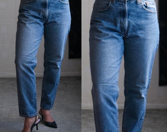 Vintage 80s LEVIS 550 Whiskered Medium Wash Denim Zip Fly Relaxed