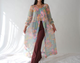 vintage 70s Soft Pastel Floral Print Peignoir Robe w / Cinch Cuff Victorian Lace Sleeves | Duster, boho | Robe de nuit romantique des années 1970