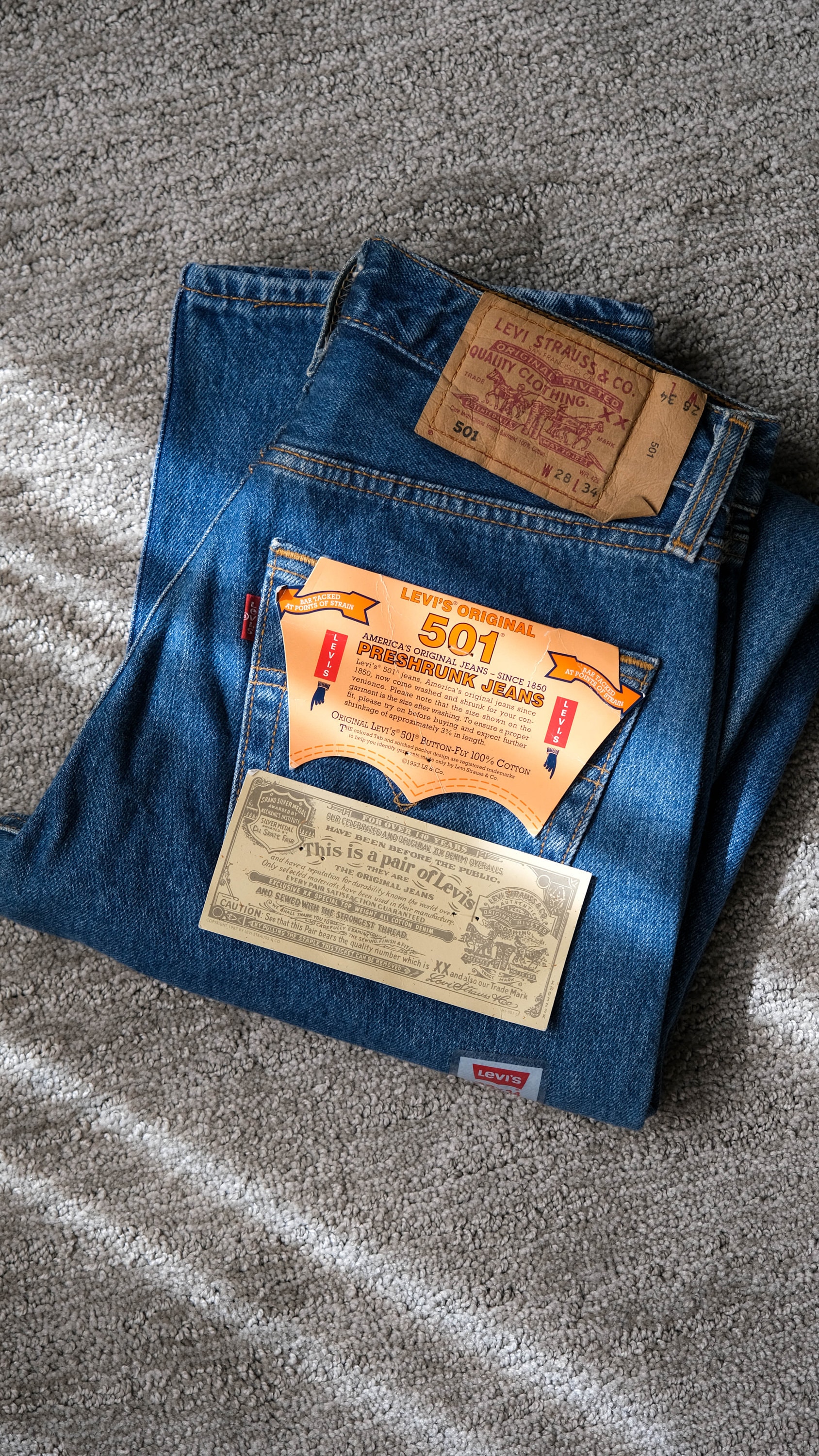 Levi's 901 Jeans Vintage Taille Haute - Modèle Woodstock 94 Peint Et Pailleté - Taille 7 - Détaillé Main