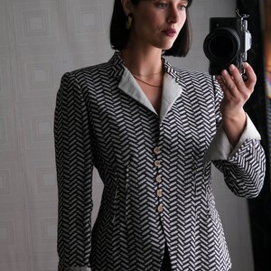 GIORGIO ARMANI Charcoal Chevron Pattern Linen Cropped Blazer w/ Silver Silk Lining Made in Italy Y2K 2000s ARMANI Designer Linen Jacket image 2