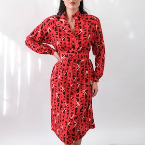 Vintage 80er Rote Seide Kariertes Jacquard Gürtelkleid mit schwarz & elfenbein geometrischem Muster 100% Seide 80er Seide Boho Streetwear Kleid Bild 1