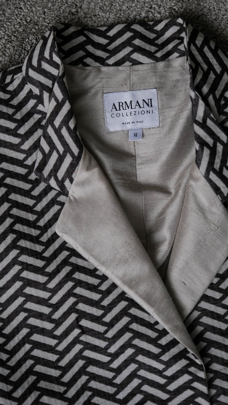 GIORGIO ARMANI Charcoal Chevron Pattern Linen Cropped Blazer w/ Silver Silk Lining Made in Italy Y2K 2000s ARMANI Designer Linen Jacket image 9