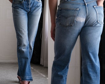 Vintage 80s LEVIS 501 Whiskered Medium Wash Distressed Mended Jeans de cintura alta / Hecho en EE.UU. / Tamaño 28x31 / 1980s LEVIS Unisex Denim