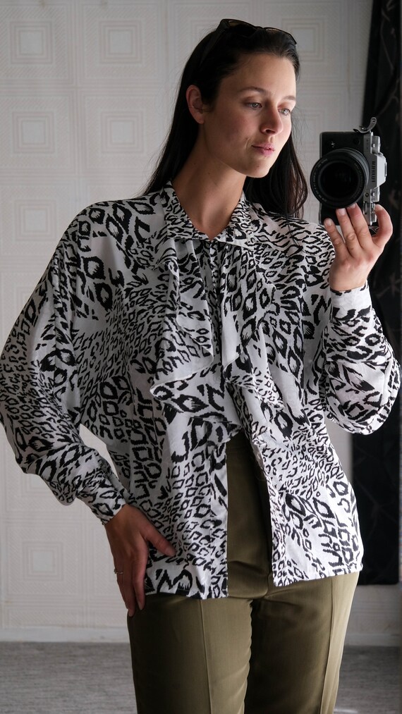 80s Capriccio Black & White Leopard Print Ruffled… - image 4