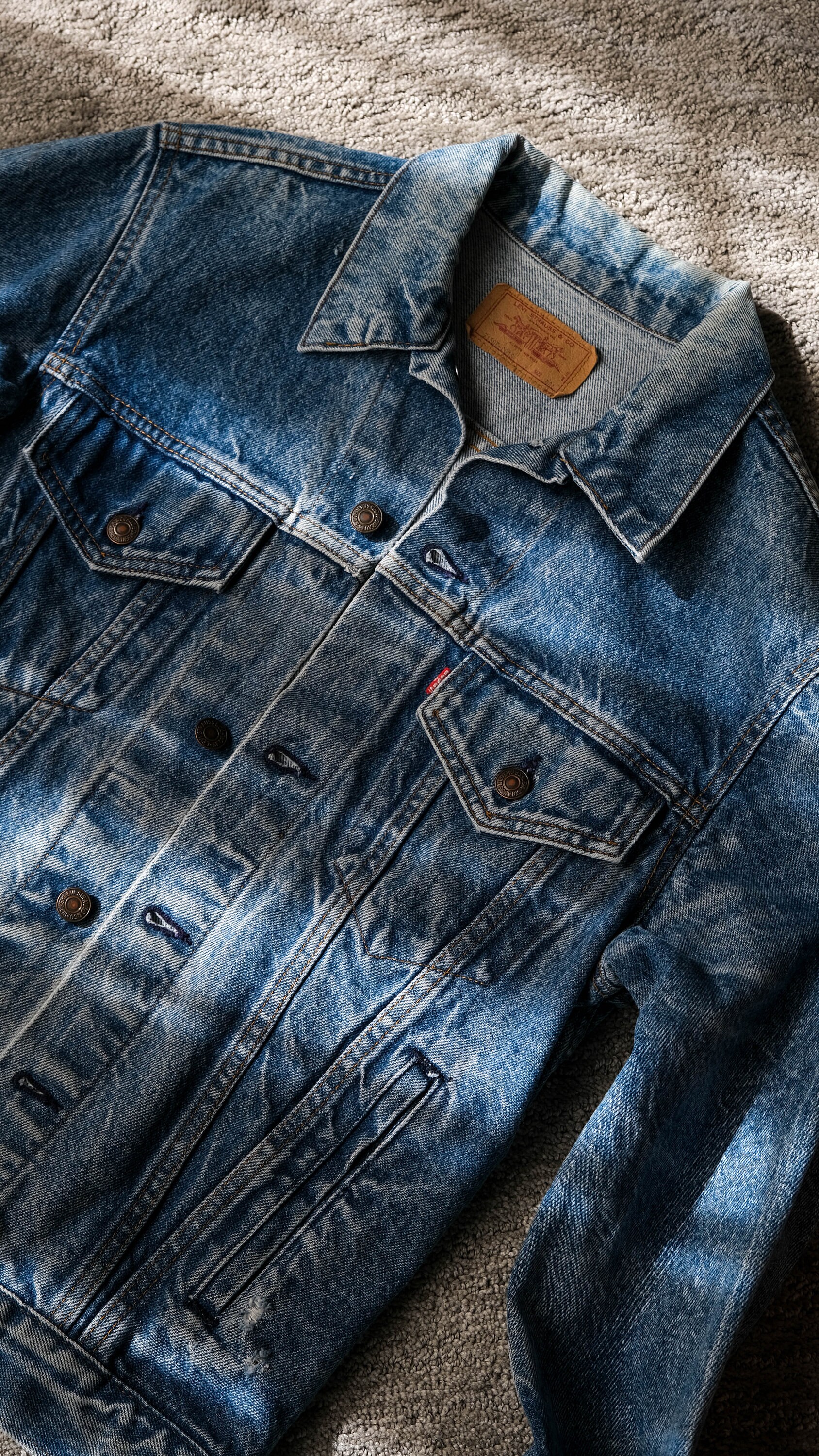 Vintage 80s LEVIS Medium Distressed Wash Type III Denim Vintage 80s LEVIS Medium Distressed Wash Type III Denim