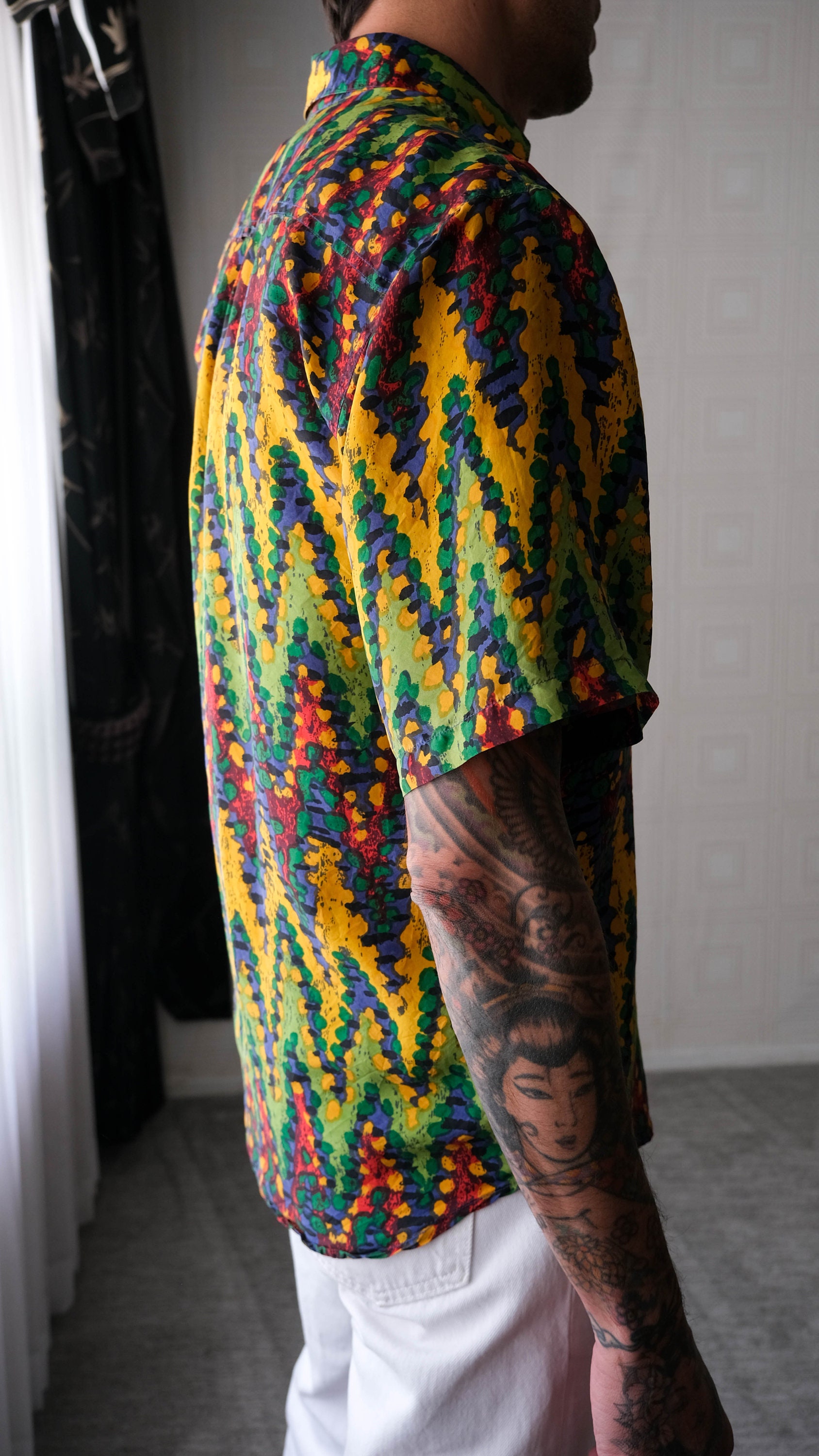 Vintage 90s PERRY ELLIS Vibrant Abstract Zig Zag Silk Short Sleeve