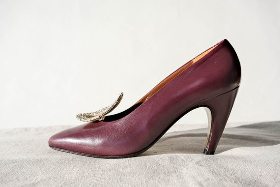 recept Gecomprimeerd Schouderophalend Buy Vintage 80s PALOMA Plum Leather Curved Heel Pumps W/ Chrystal Online in  India - Etsy