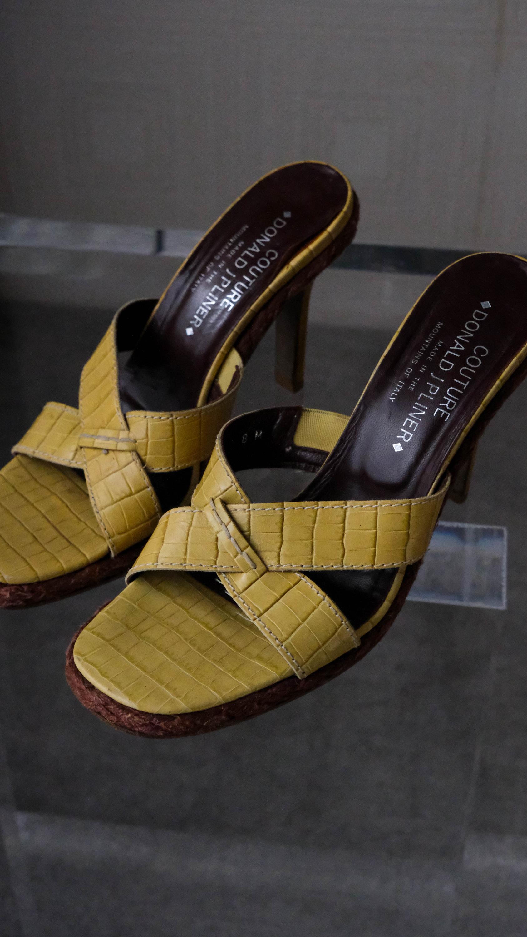 Donald Pliner open toe leather sandals; used Donald Pliner Women main image 2