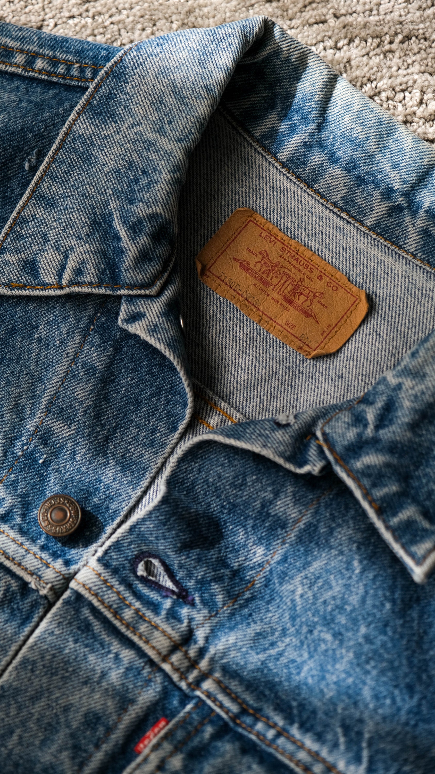 Vintage 80s LEVIS Medium Distressed Wash Type III Denim Vintage 80s LEVIS Medium Distressed Wash Type III Denim