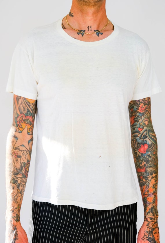 トップス SG Fabric Paste Tee (White) Los Stingers Box Fit Oversize Tee - White | Thrills Co.