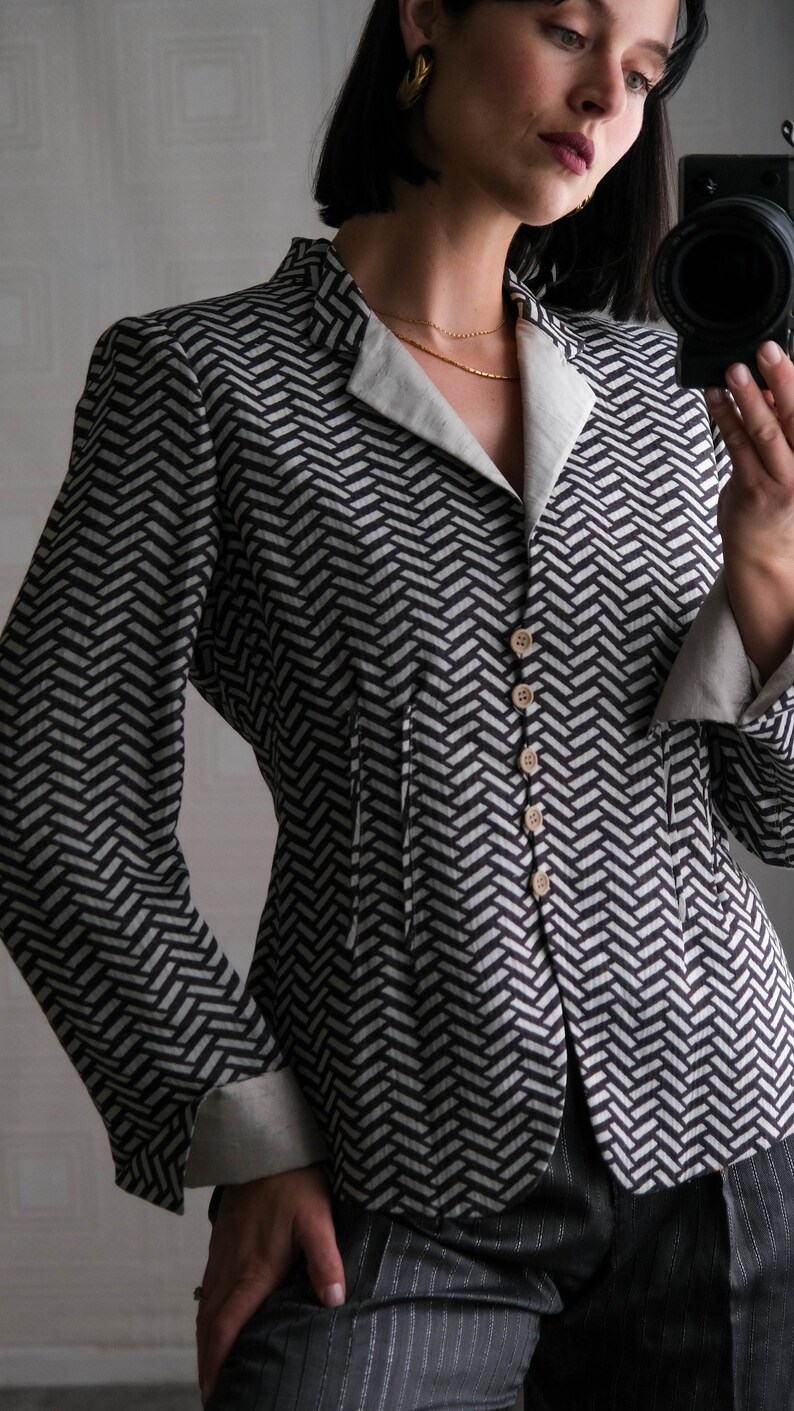 GIORGIO ARMANI Charcoal Chevron Pattern Linen Cropped Blazer w/ Silver Silk Lining Made in Italy Y2K 2000s ARMANI Designer Linen Jacket image 5