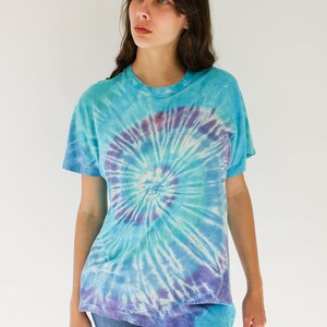 Vintage 80s Destroyed Fruit of the Loom Spiral Tie Dye Single Stitch Tee Shirt Made in USA 1980s Paper Thin Pastel Tie Dye T-Shirt image 3