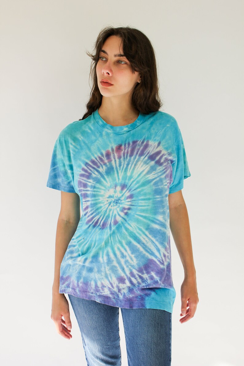 Vintage 80s Destroyed Fruit of the Loom Spiral Tie Dye Single Stitch Tee Shirt Made in USA 1980s Paper Thin Pastel Tie Dye T-Shirt image 3