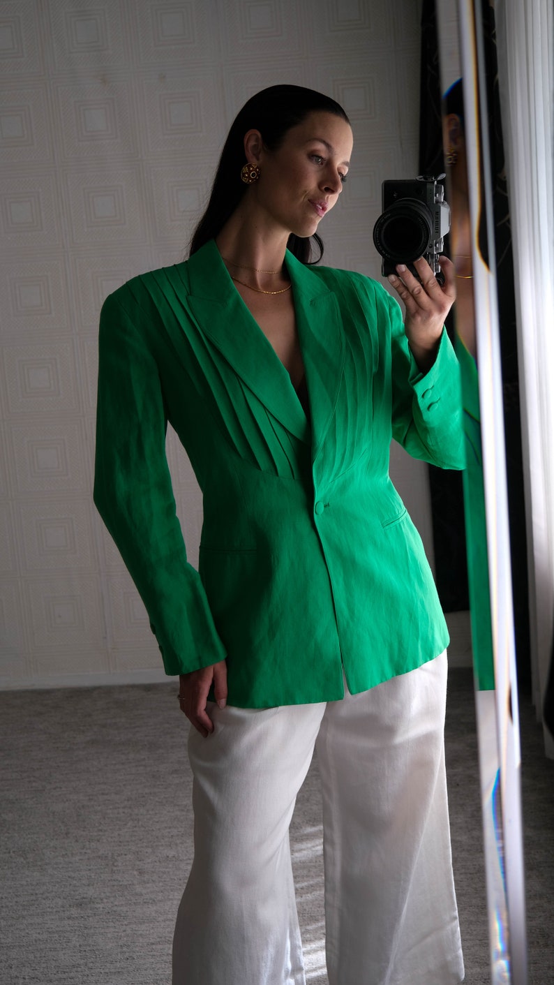 Vintage 90s Claude Montana Shamrock Green Pleated Tuxedo Pleated Bib Skirt Suit Made in Italy 100% Linen 1990s Designer Power Suit image 2