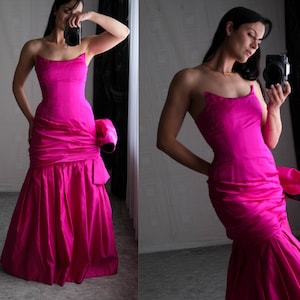 Vintage anni '80 Scaasi Boutique Hot Pink Silk Triangle Corset Abito di seta con fiocco esagerato increspato UNWORN NWT / Made in USA / 1980s Designer Gown