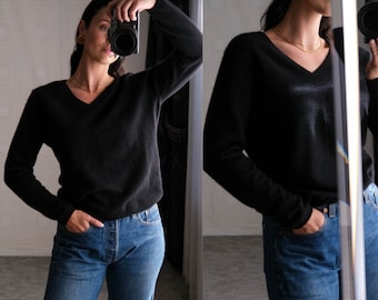 Vintage 90s BLOOMINGDALES Sutton Studio Black V-Neck Butter Soft Cashmere Sweater | 100% Cashmere | 1990s BLOOMINGDALES Designer Sweater