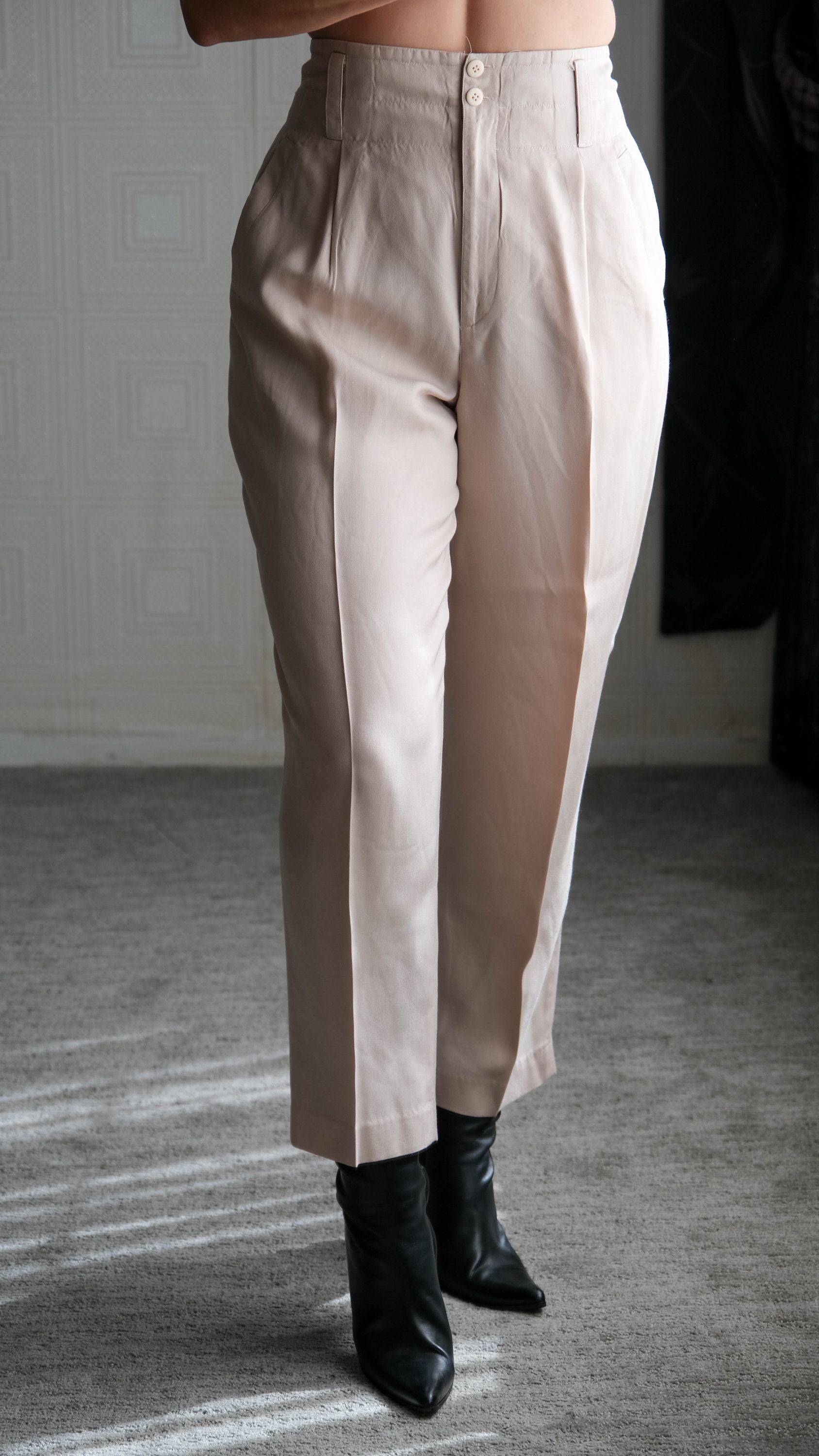 Vintage 80s MOODS by KRIZIA Light Beige Gabardine Pleated High Vintage 80s MOODS by KRIZIA Light Beige Gabardine Pleated High