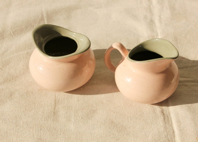 vintage Pastel Pink and Gray Ceramic Glazed Cream and Sugar Bowl Set Fabriqué aux Etats-Unis vintage Boho, Home Decor Ceramic Coffee and Tea Set image 4