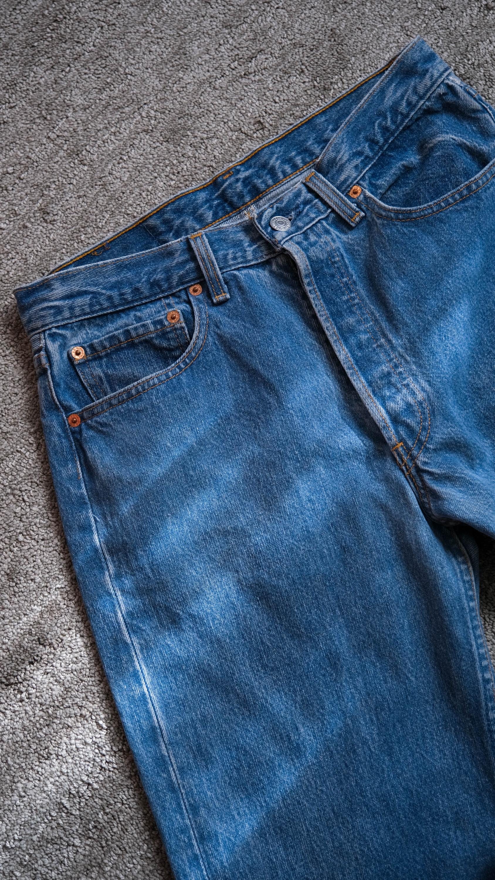 Vintage 90s LEVIS 501 Original Light Blue Wash Button Fly Jeans  display picture 1