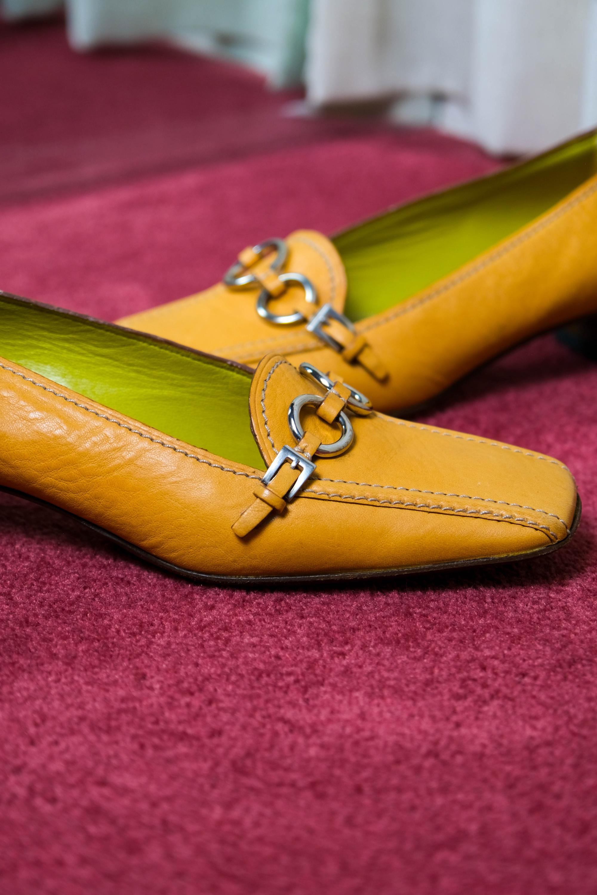 靴 00s archive PRADA square leather shoes Vintage PRADA Square Toe Leather O Ring Logo Strap Loafers W