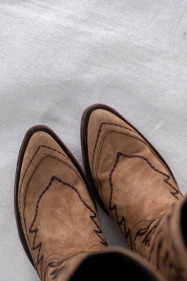 Old Gringo Chestnut Brown Suede Heeled Western Boots w/ Dark Brown Stitch Design UNWORN New In Box Size 7B Designer Boho Cowgirl Boots image 3