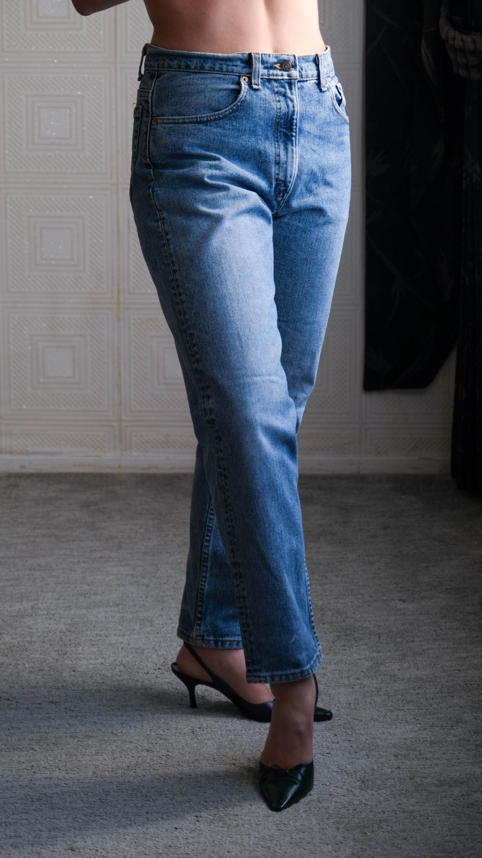 Vintage 80s LEVIS 550 Whiskered Medium Wash Denim Zip Fly Relaxed