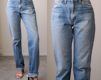 Vintage 90er Jahre LEVIS 509 Jeans, mittelblaue Waschung, Relaxed Fit, orangefarbenes Tab, vorgeschrumpft, Used-Look, Reißverschluss | Größe 30,5 x 35 | Hergestellt in den USA | Unisex