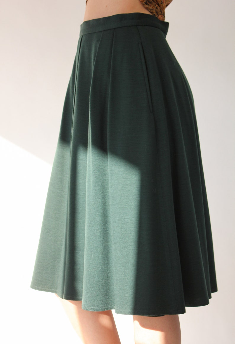 1980s Designer High Waist Skirt 100/% Wool Vintage 80s Jaeger Hunter Green Wool Jersey Pleated Mini Swing Skirt Made in Great Britain