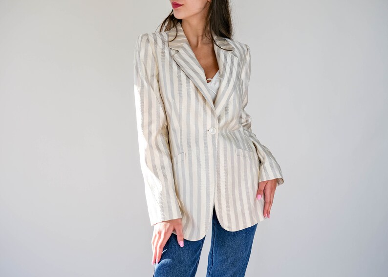 Vintage 90s Giorgio Armani Ivory & Light Gray Textured Stripe Silk Blazer Made in Italy 100% Silk 1990s Armani Designer Silk Jacket image 3