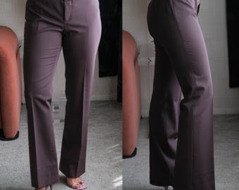 Pantalones minimalistas de tiro medio elásticos de gabardina malva polvoriento de SALVATORE FERRAGAMO / Hechos en Italia / Pantalones de diseñador FERRAGAMO Y2K 2000s para mujer