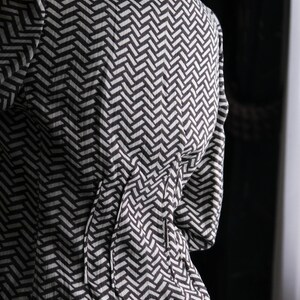 GIORGIO ARMANI Charcoal Chevron Pattern Linen Cropped Blazer w/ Silver Silk Lining Made in Italy Y2K 2000s ARMANI Designer Linen Jacket image 7