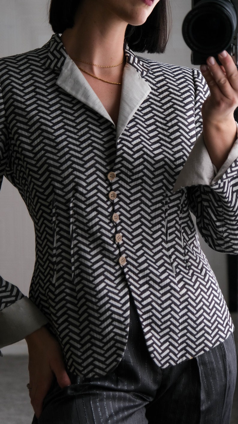 GIORGIO ARMANI Charcoal Chevron Pattern Linen Cropped Blazer w/ Silver Silk Lining Made in Italy Y2K 2000s ARMANI Designer Linen Jacket image 6