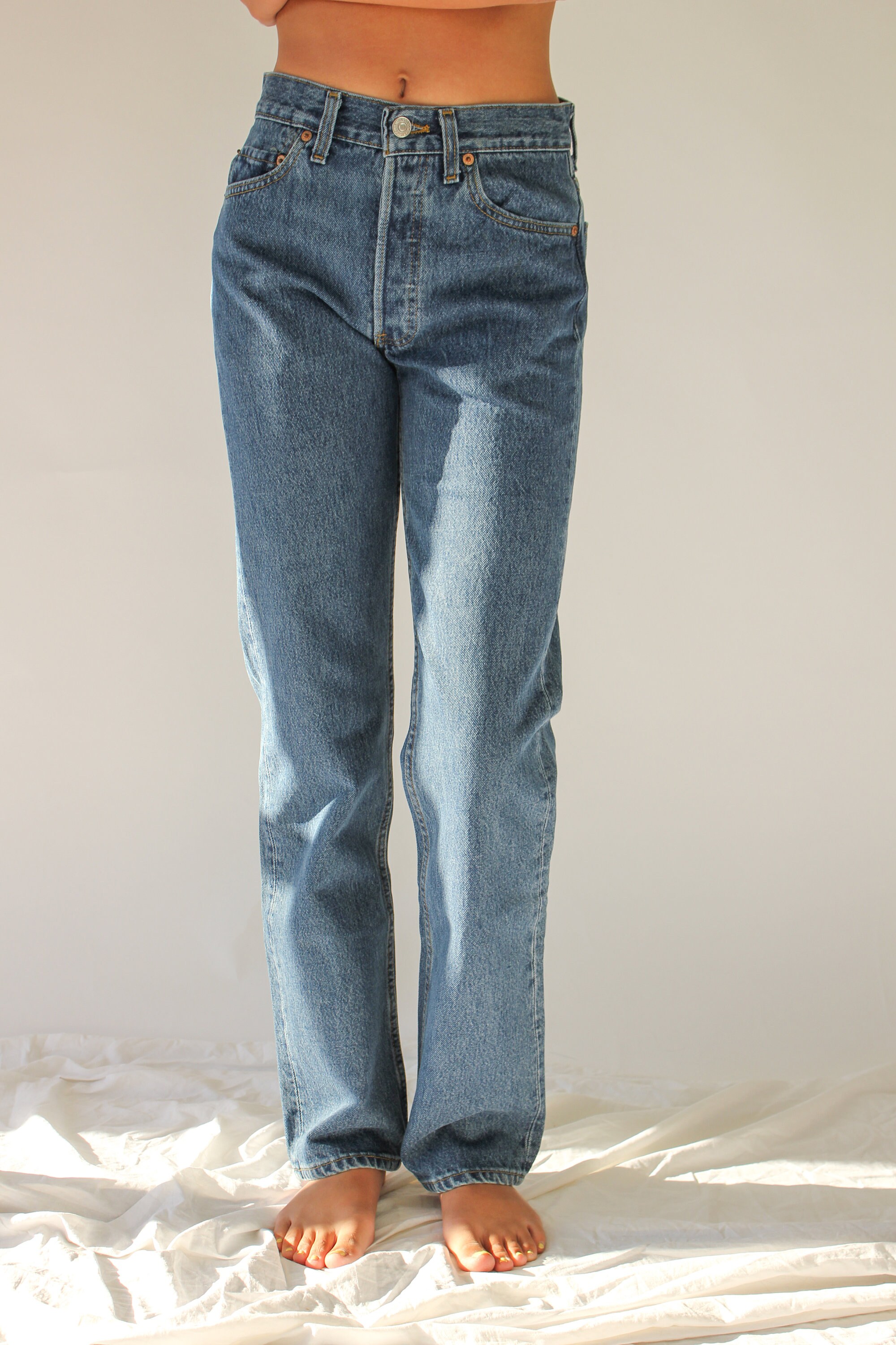 levi's 90's 501 jeans in mid wash blue