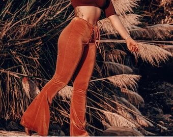 Campanas de terciopelo oxidado con frente de encaje, pantalones acampanados, talle alto, tiro alto, pantalones acampanados, pantalones con ojales, corsé de terciopelo sólido, ropa de festival