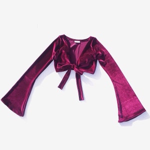 Samt Tie Top mit Glockenärmeln Burgunder Samt vorne Krawatte Festival Wear Crop Top Low Cut Hippie Boho Boho Made To Order