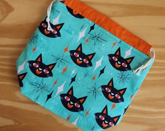 Medium mod cat project bag for knitting, croceht, and embroidery with drawstring closure and slip pockets