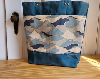 Tote bag for knitting, crochet, or embroidery; project bag