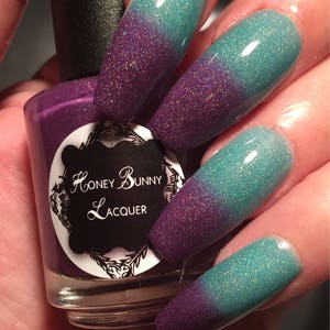 Superunknown - thermal nail polish - indie nail polish - green thermal nail polish - holographic nail polish - color changing polish