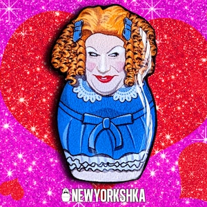 Jimbo Shirley Temple Puppe - Handgemachter Pin Badge / Kühlschrankmagnet / Needle Minder