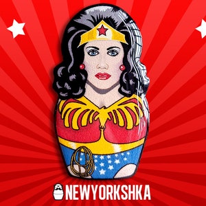 Lynda Carter Wonder Woman Doll Pin - Pin Badge - Magnes na lodówkę - Needle Minder