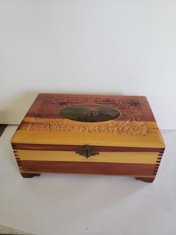 Natural cedar keepsake jewelry box with a beautifu