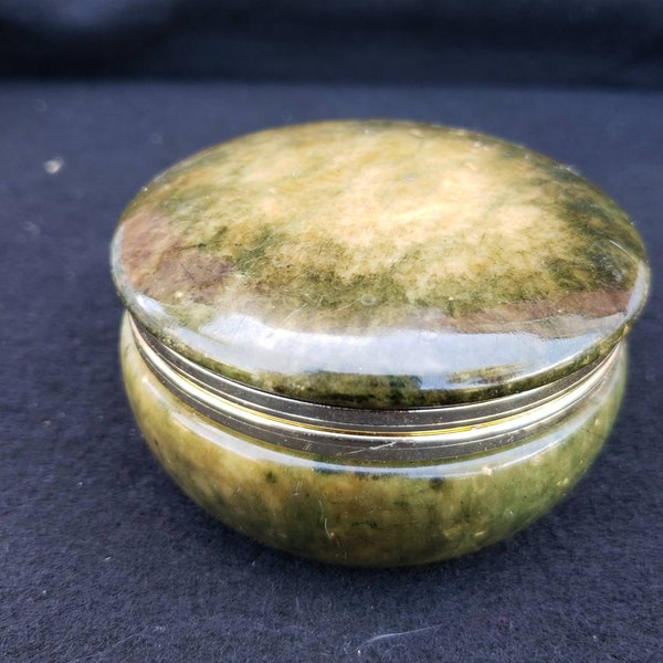 Genuine green Alabaster, hand carved, made from Italy, jewelry, trinket lidded one piece box.