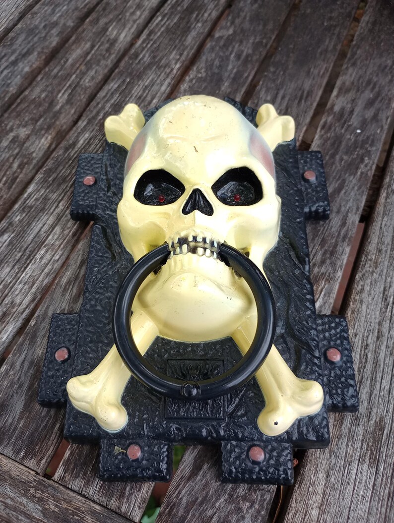 Plastic Skeleton Head Door Knocker, Halloween Decor, Skeletal Face Wall