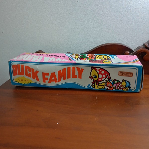 Tin can duck family wind up toy