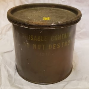 Army metal storage can 1958 image 1