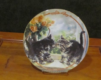 porcelain ceramicware kitten kissing scene plate, made in Taiwan