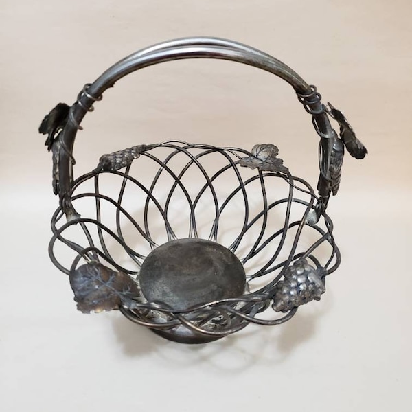 Metal silver tone basket, grape and leaf motif, Godinger lattice wire basket. Grape basket, Italian style