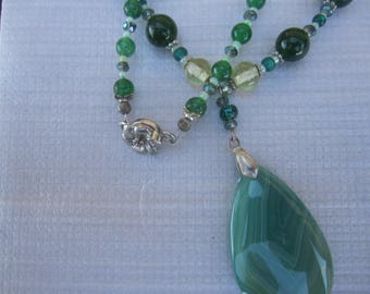 Beautiful Green Agate pendant necklace and earring set